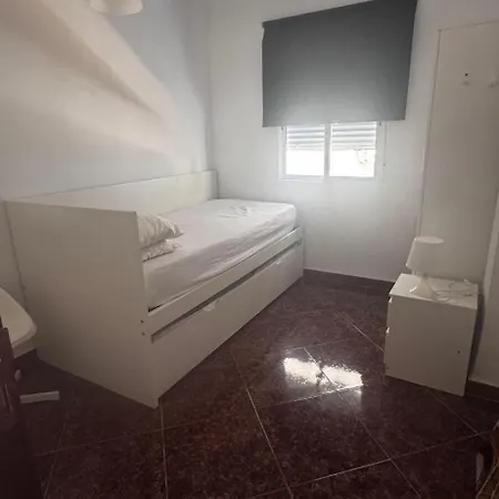 Acogedor Piso De 4 * Malaga